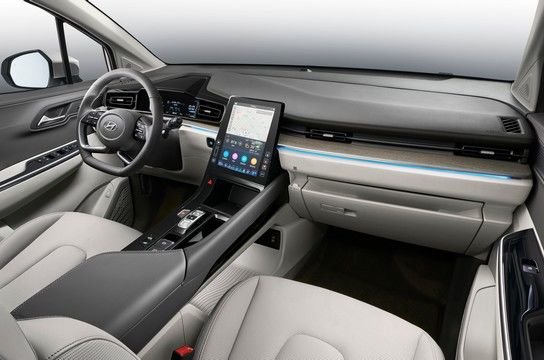 Hyundai CUSTIN, Ақпараттық-ойын-сауық жүйесі